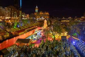 Edinburgh Christmas Market at night